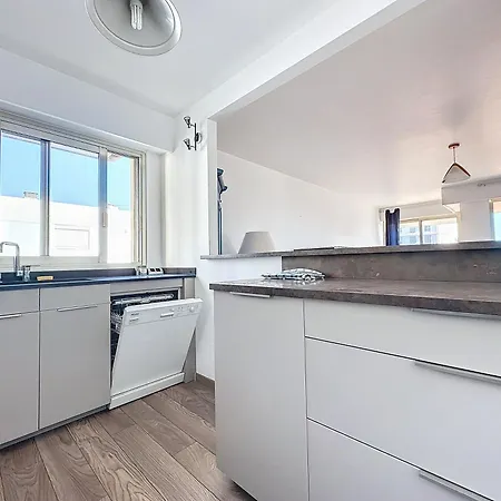 Appartement 78m2 Terrasse Vue A 50m De La Croisette *